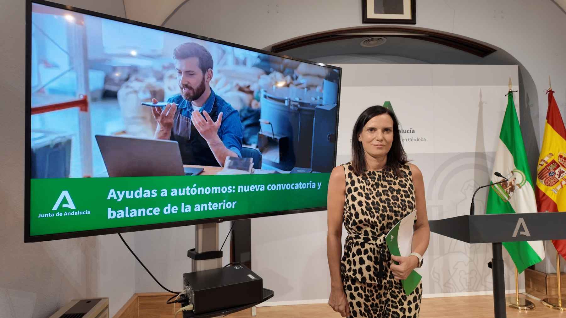 La delegada de Empleo, Mª Dolores Gálvez, al final de la rueda de prensa.