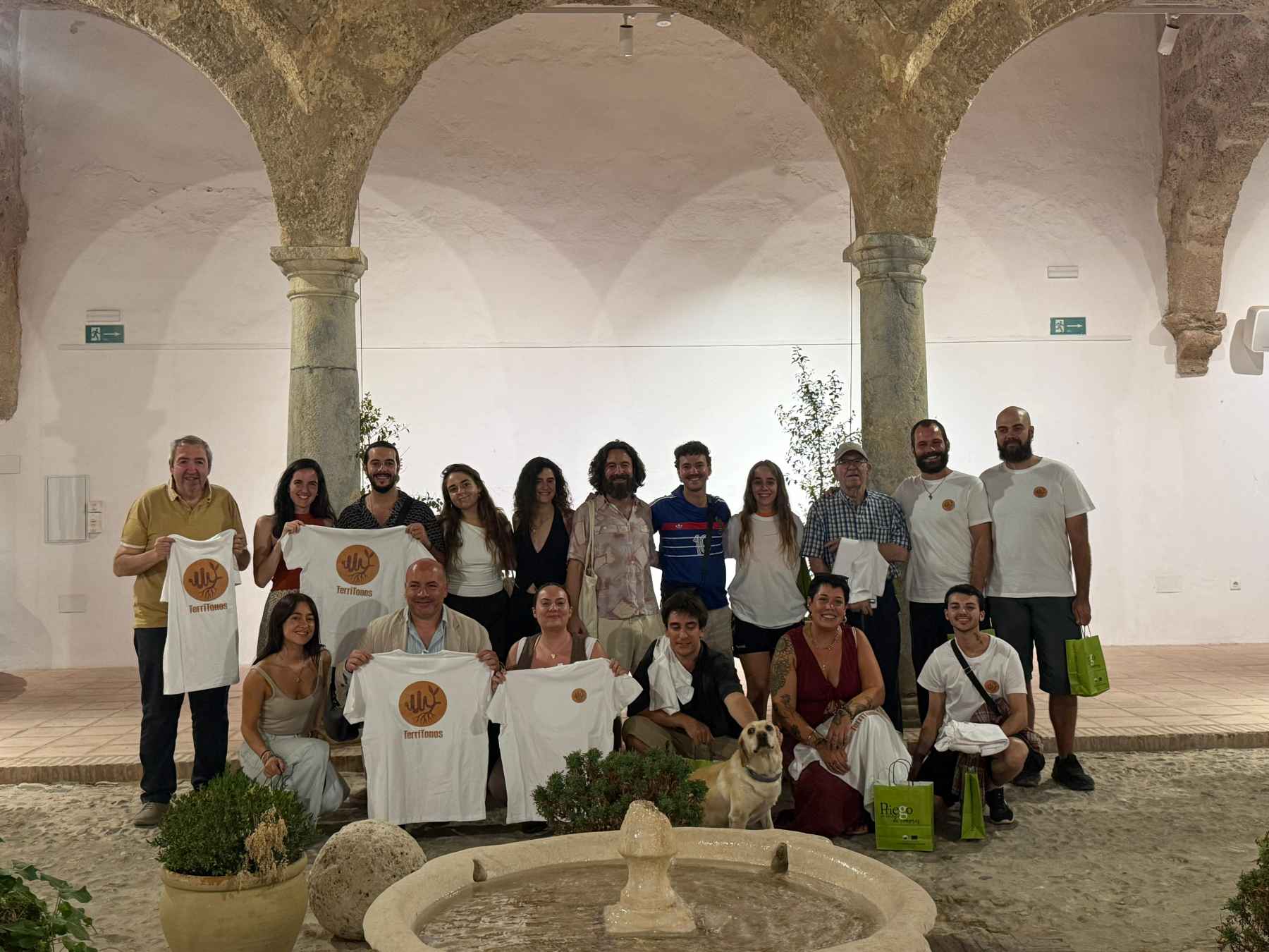 Autoridades y participantes en la iniciativa musical.