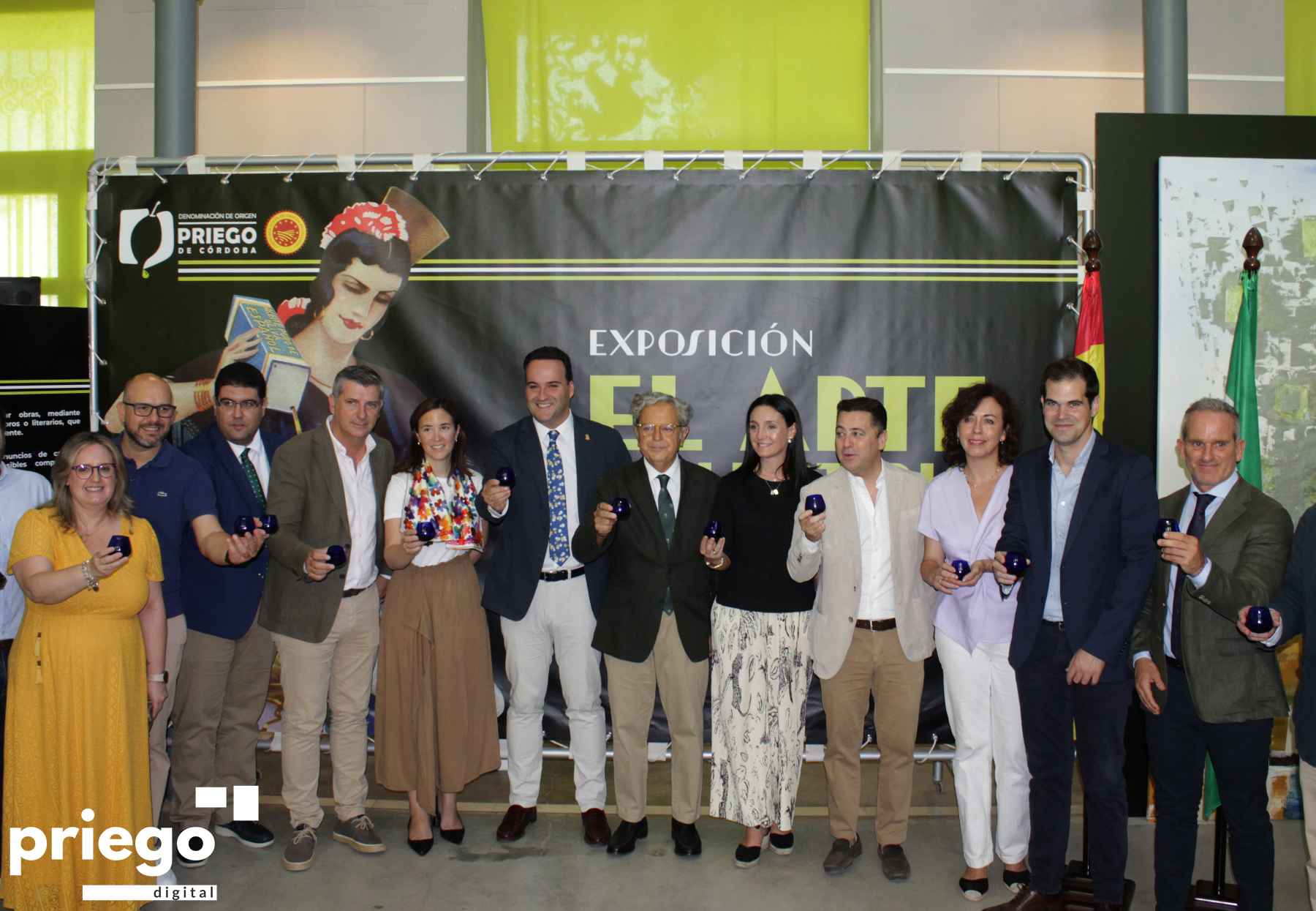 Autoridades brindando ayer con una cata de aceite tras la inauguración de esta edición.