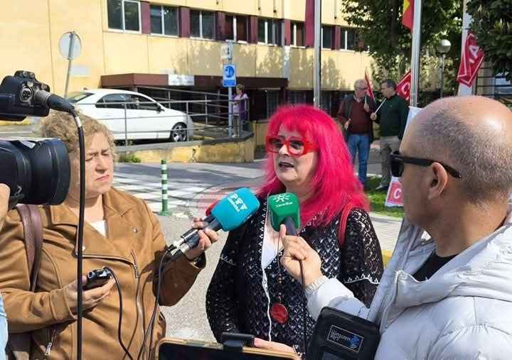 Mariví Serrano atendiendo a los medios.