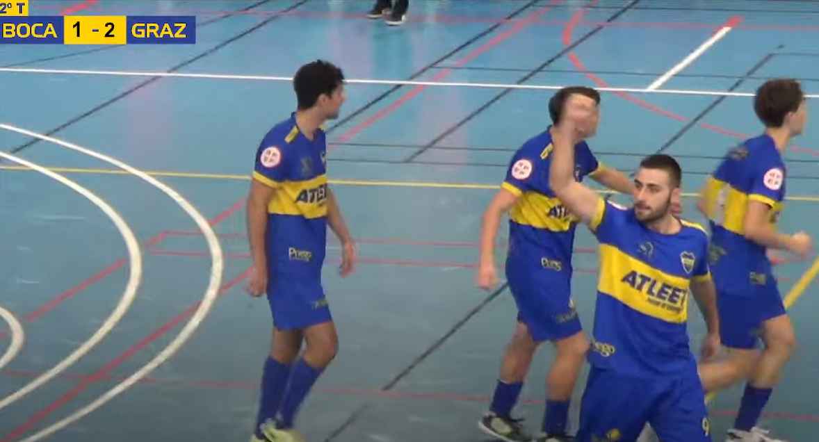 Ángel Adamuz celebra el empate a dos.