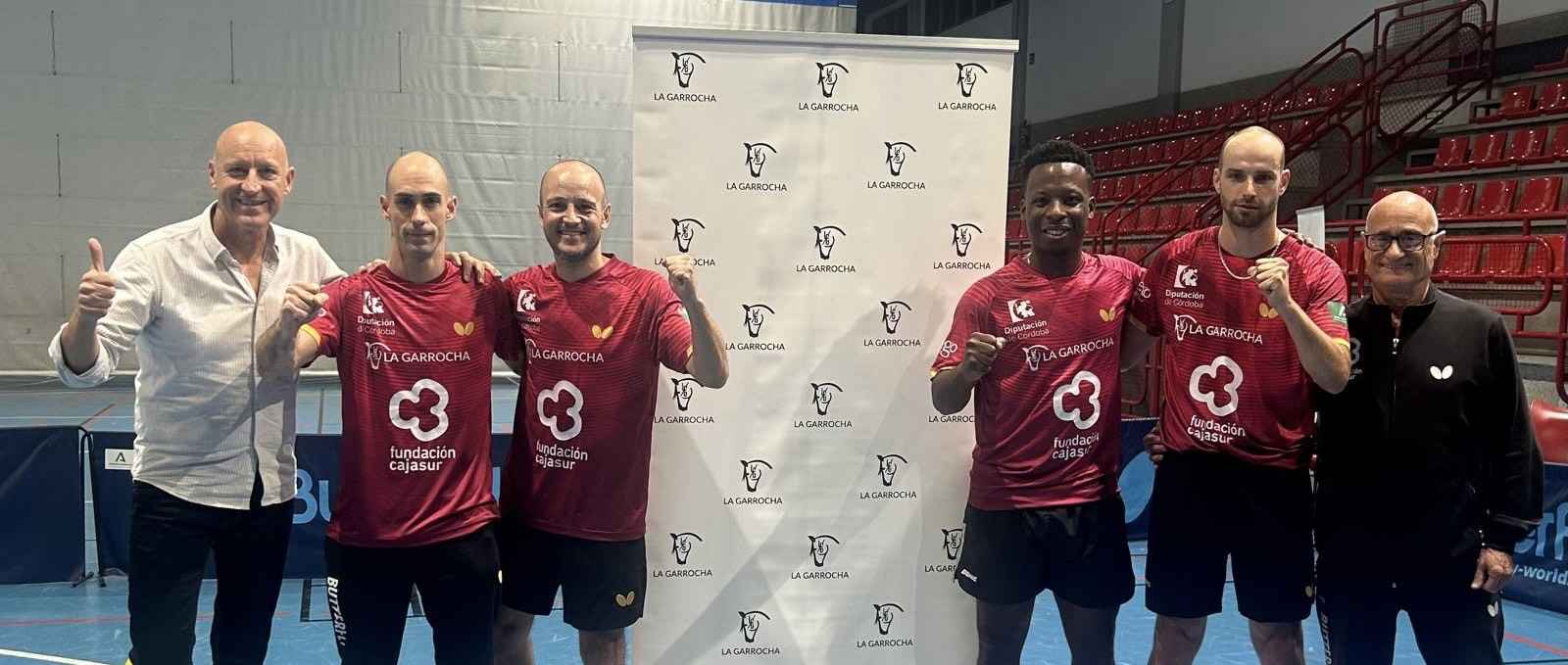 El equipo prieguense celebra la victoria.