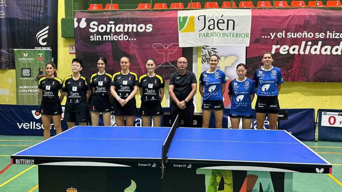 Alineaciones de los dos equipos.