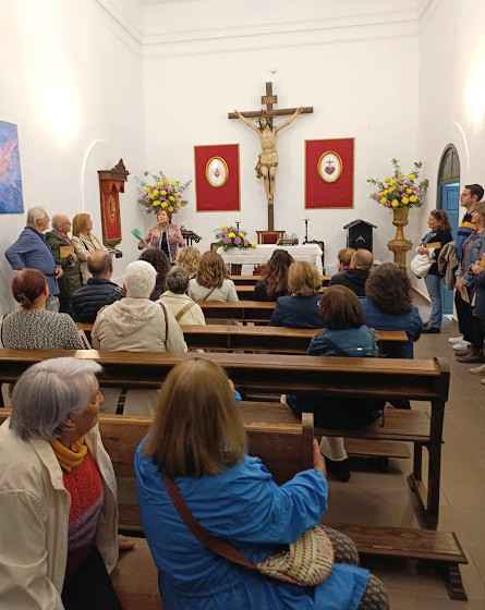 Imagen de la visita guiada al cementerio.
