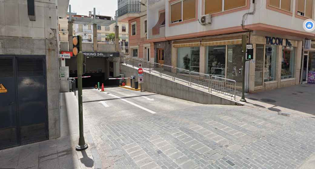 Imagen del acceso al parking del Edificio Palenque.