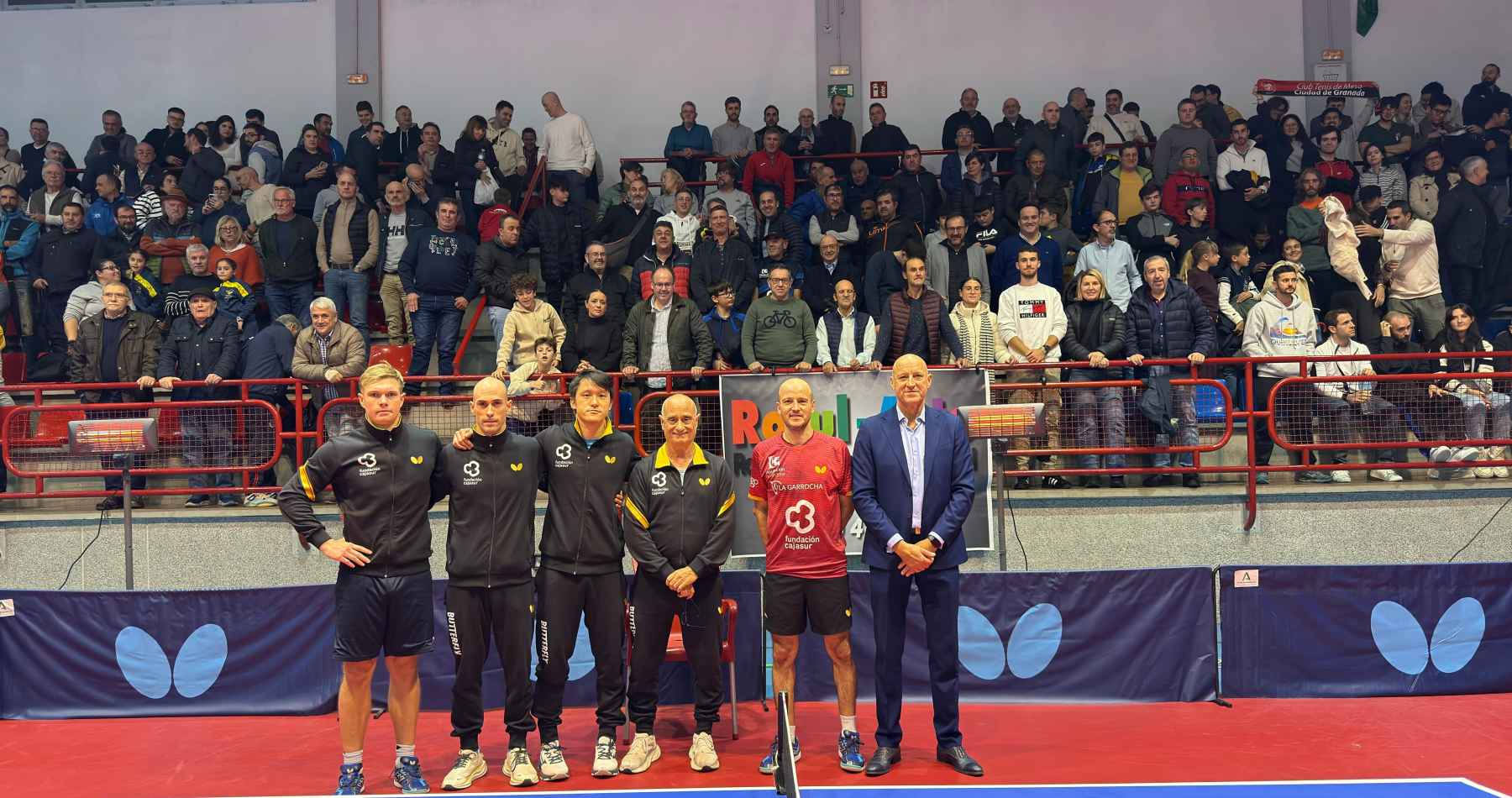 El equipo prieguense ante una grada llena en el ´Rafa López´.