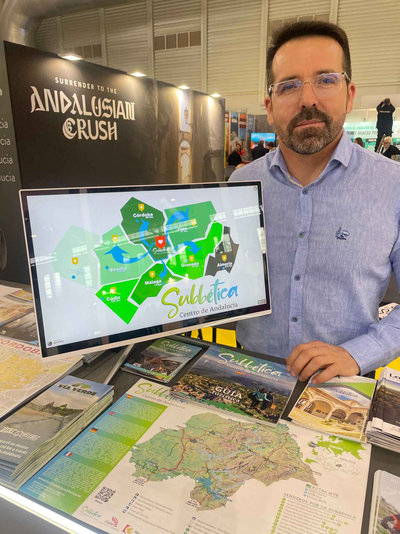 Vista del mostrador de la Subbética en INTUR.