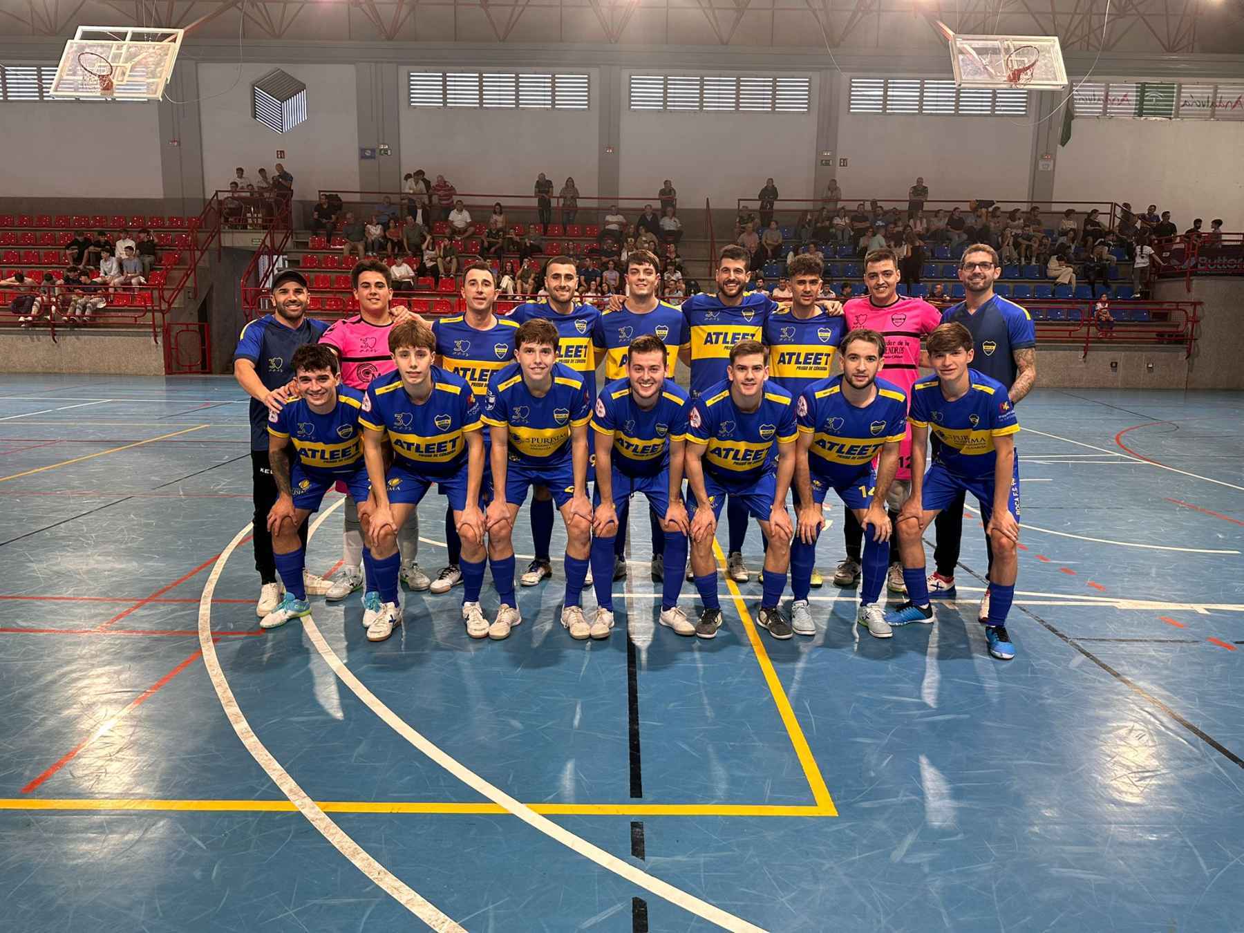 Formación del equipo prieguense en un partido en casa.