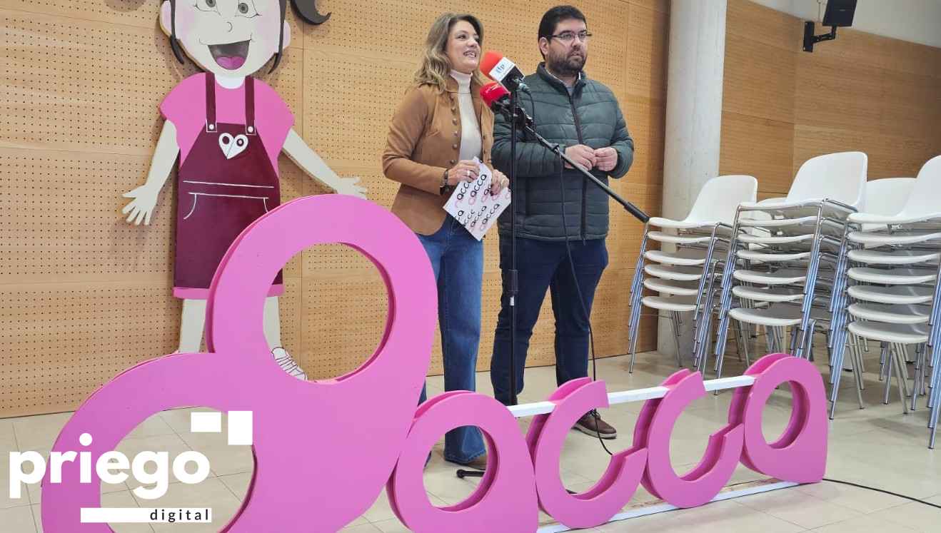 Eva Gómez y José Guzmán durante la presentación de las actividades navideñas de ACCA.