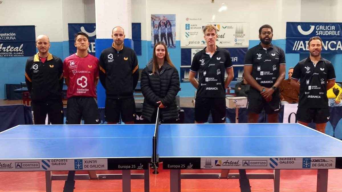 Alineaciones de los dos equipos.