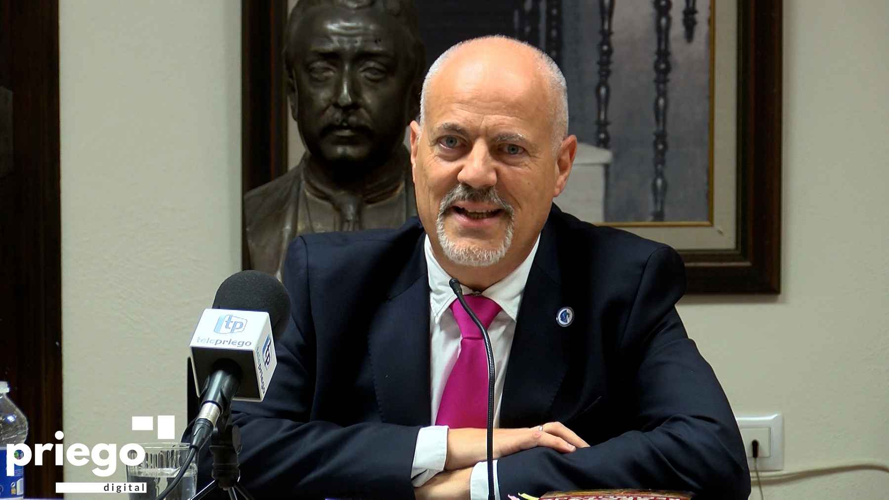 Luis Íñigo Fernández, ayer durante la presentación de su libro.