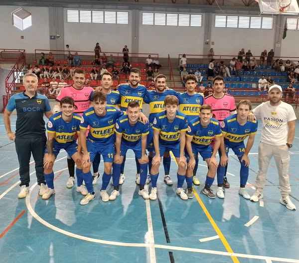 Formación del equipo prieguense en un partido en casa.