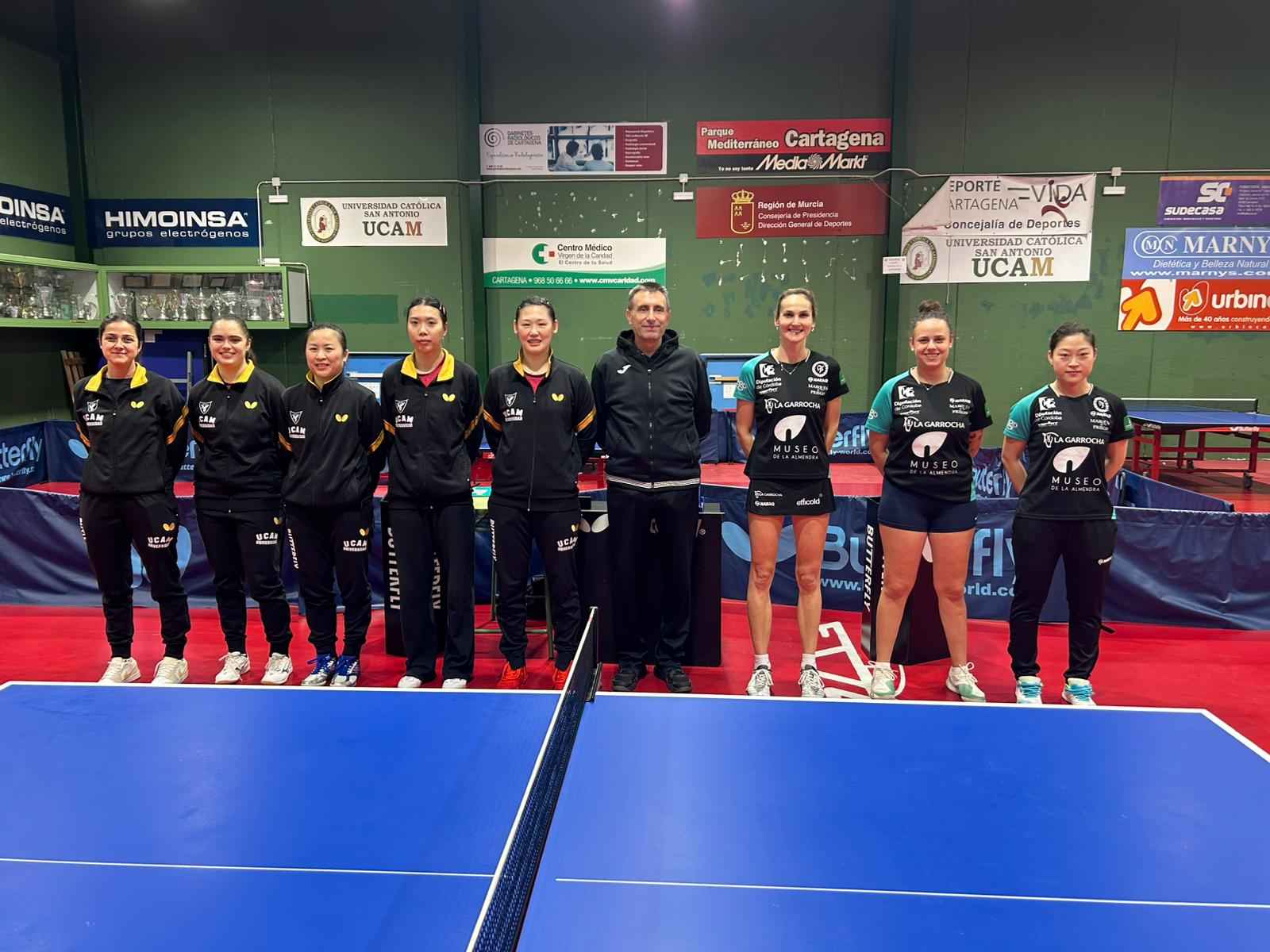 Alineación de ambos equipos.