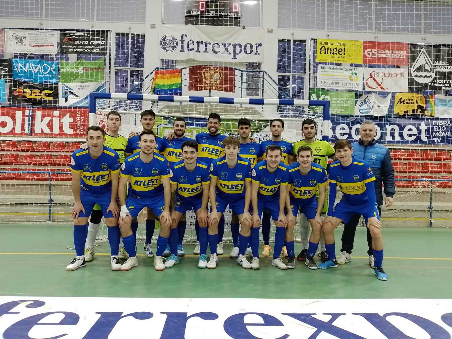 Formación del equipo prieguense.