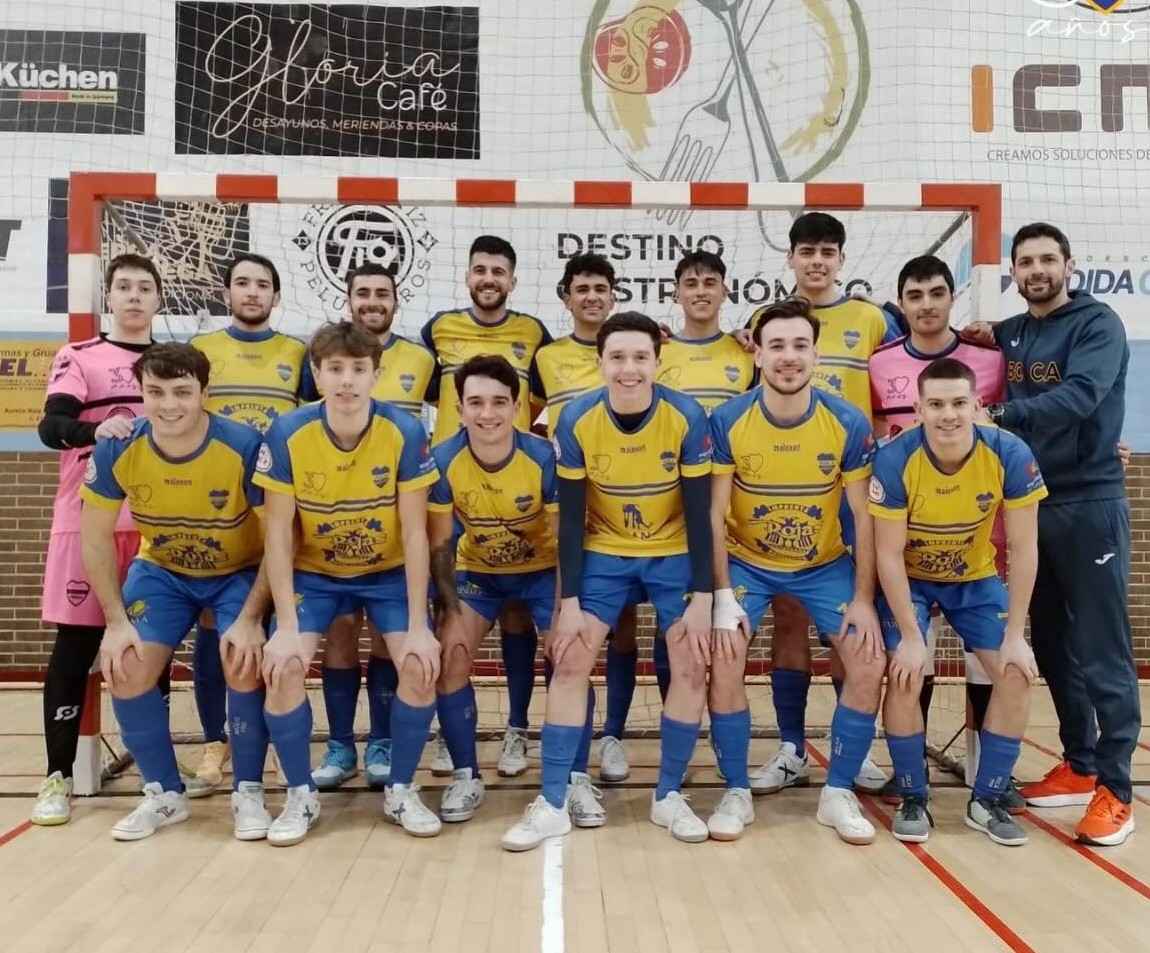 Formación del equipo prieguense en Los Palacios.