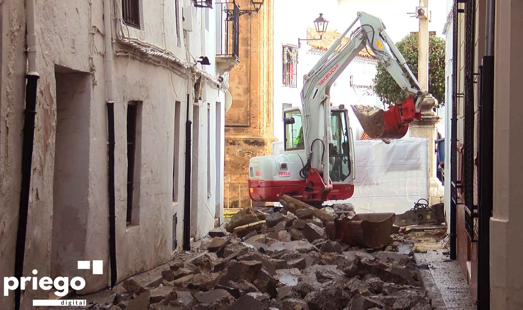 Maquinaria en la confluencia con la Cruz de la Aurora.