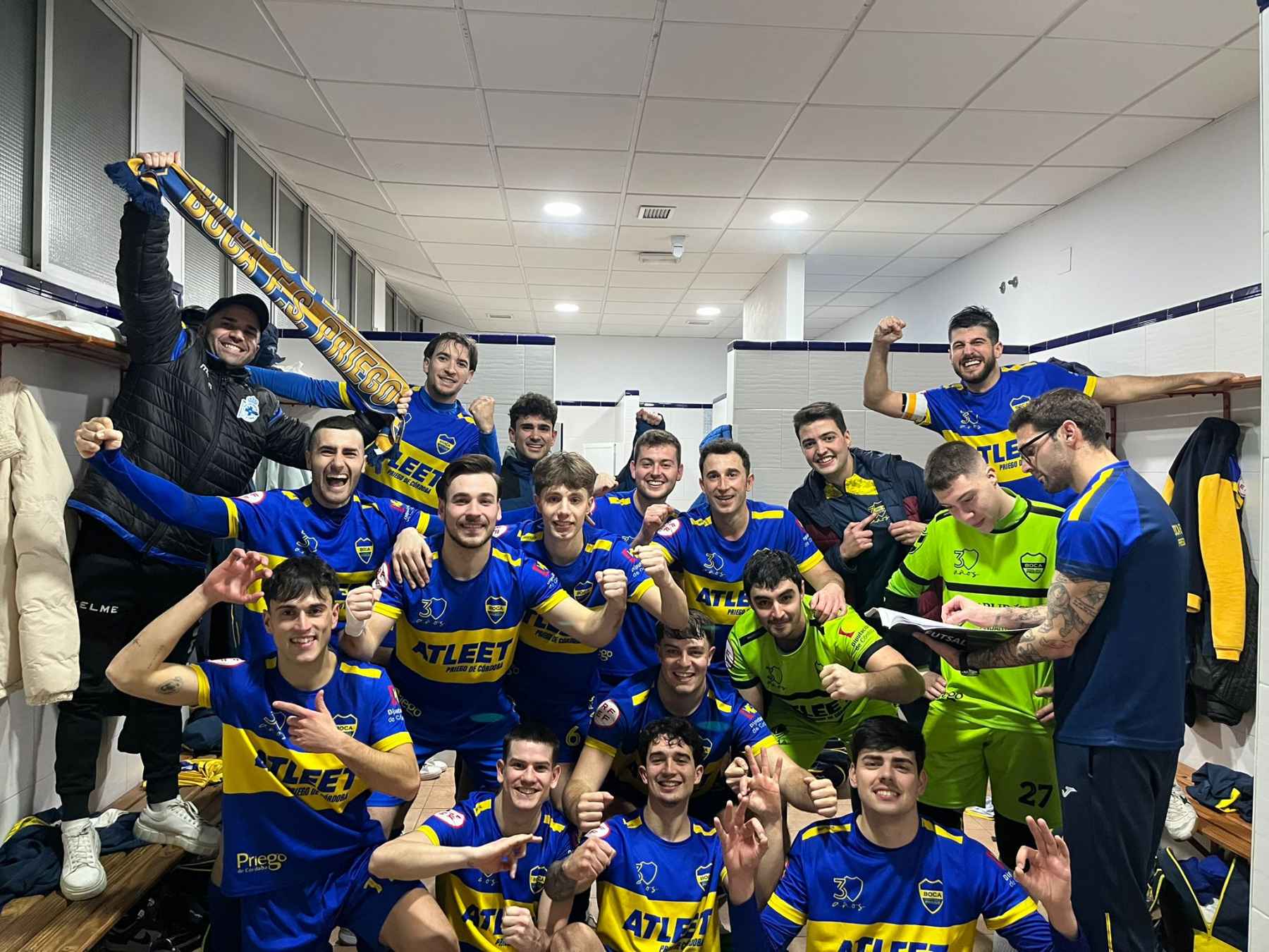 Celebración del equipo prieguense en el vestuario.
