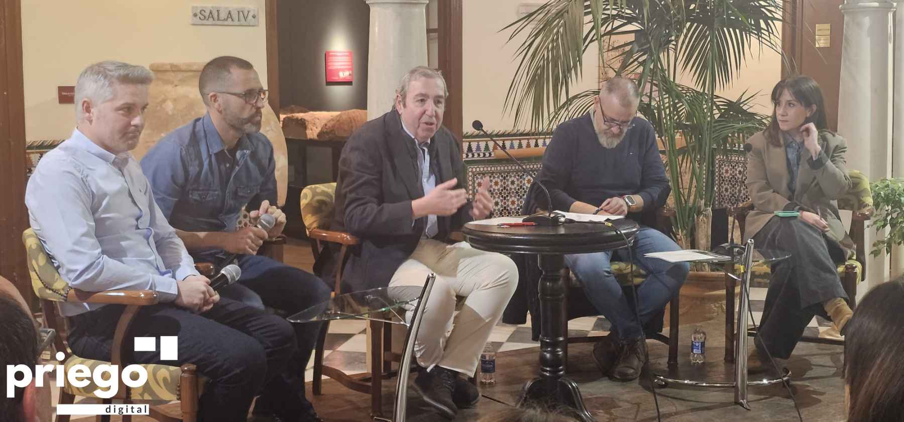 Participantes en el foro de debate.