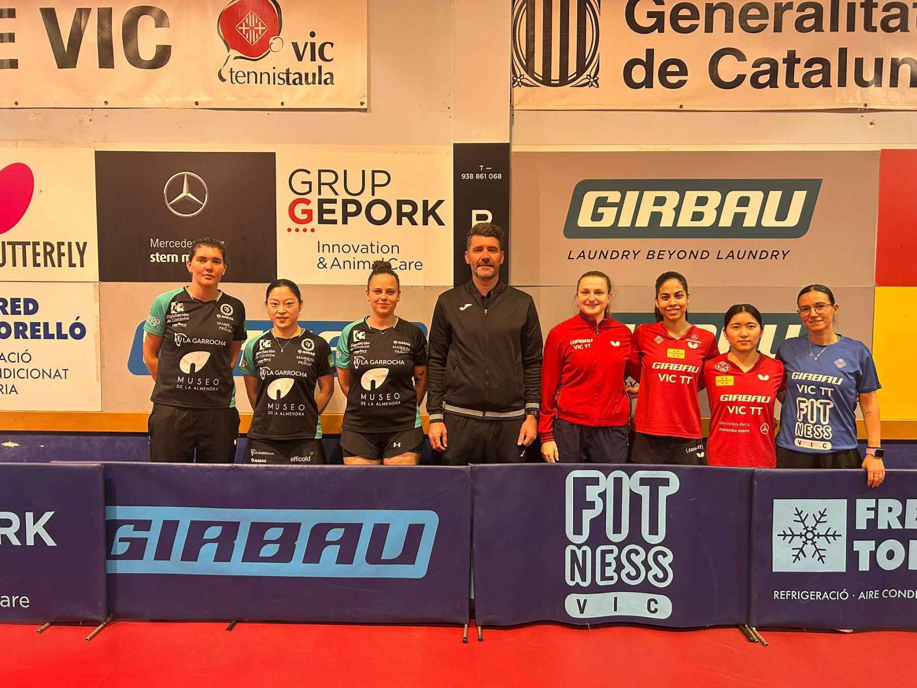 Alineaciones de los dos equipos.