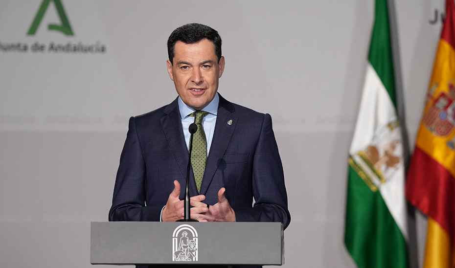 Imagen de la comparecencia del presidente de la Junta de Andalucía.