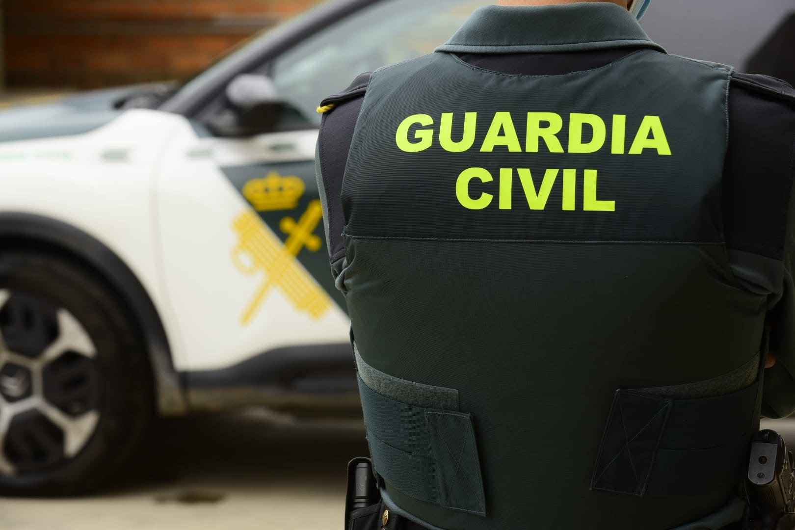 La Guardia Civil detiene en Priego de Córdoba a un hombre por un robo con intimidación con arma blanca.