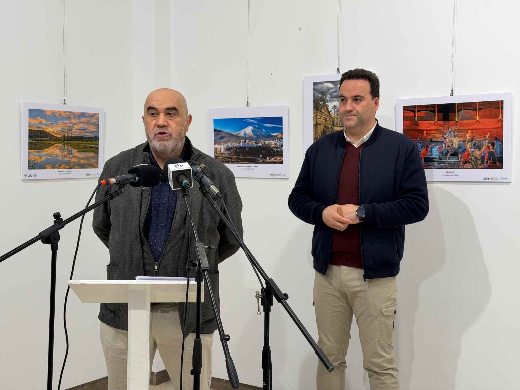 Rojas y Valdivia durante la inauguración de la muestra.