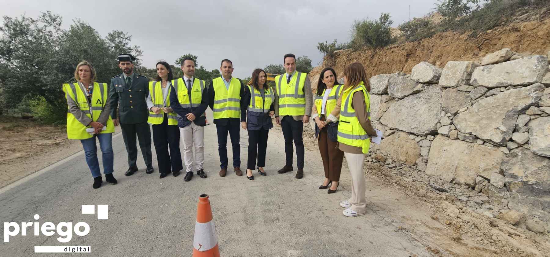 Imagen de la visita a las obras en un tramo de la A333.