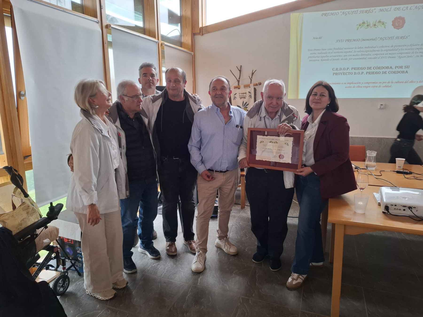 Entrega del reconocimiento.