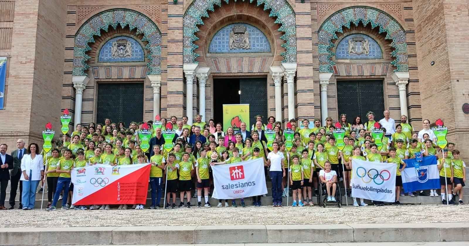Participantes en la ceremonia inaugural.