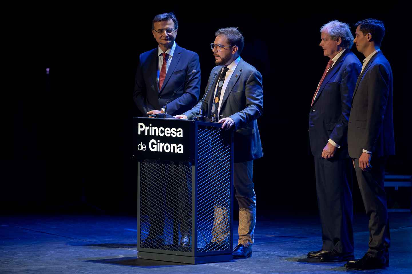 Rafael Luque recibiendo el galardón.