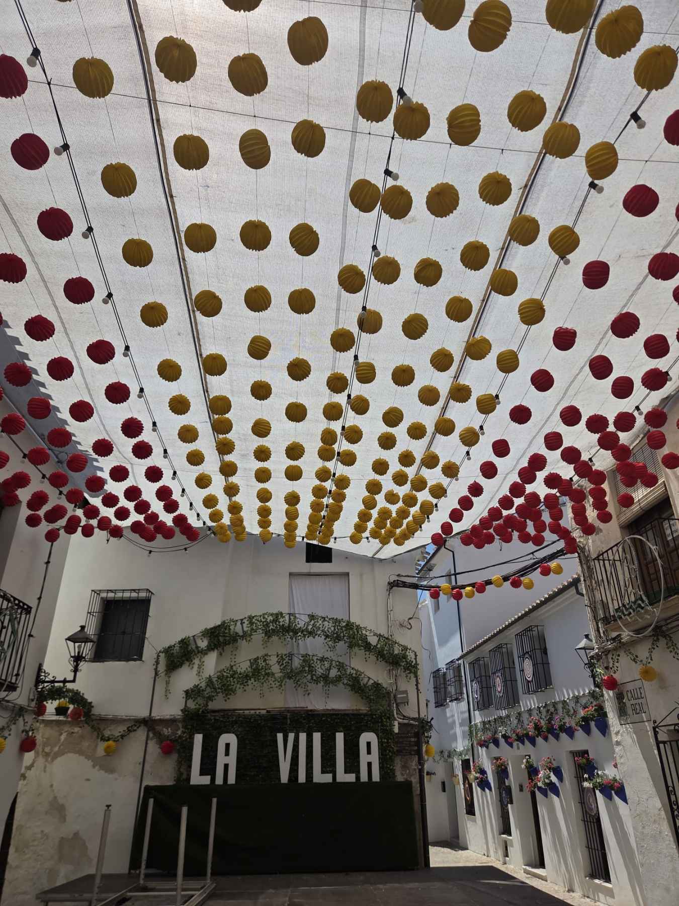 Aspecto de la decoración del barrio de La Villa.