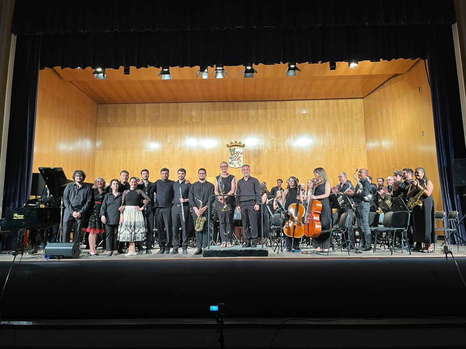 La EMMD clausura en el Teatro Victoria los actos de su 25 aniversario con un brillante concierto.