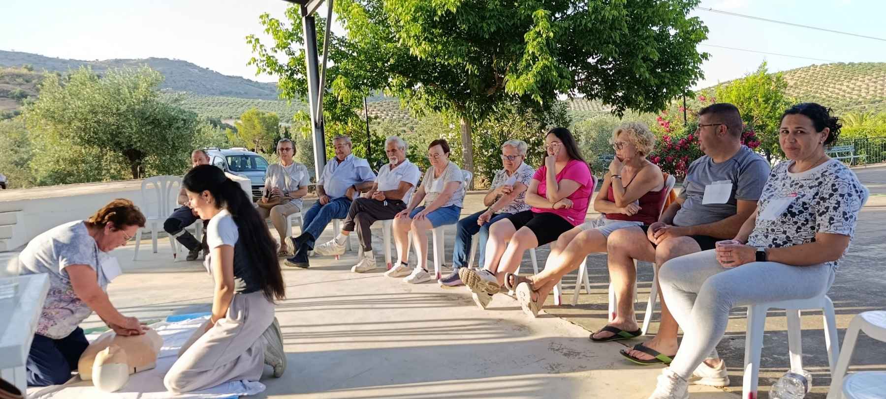Las Paredejas acoge un taller de RCP dentro de la Escuela de Hábitos Saludables.