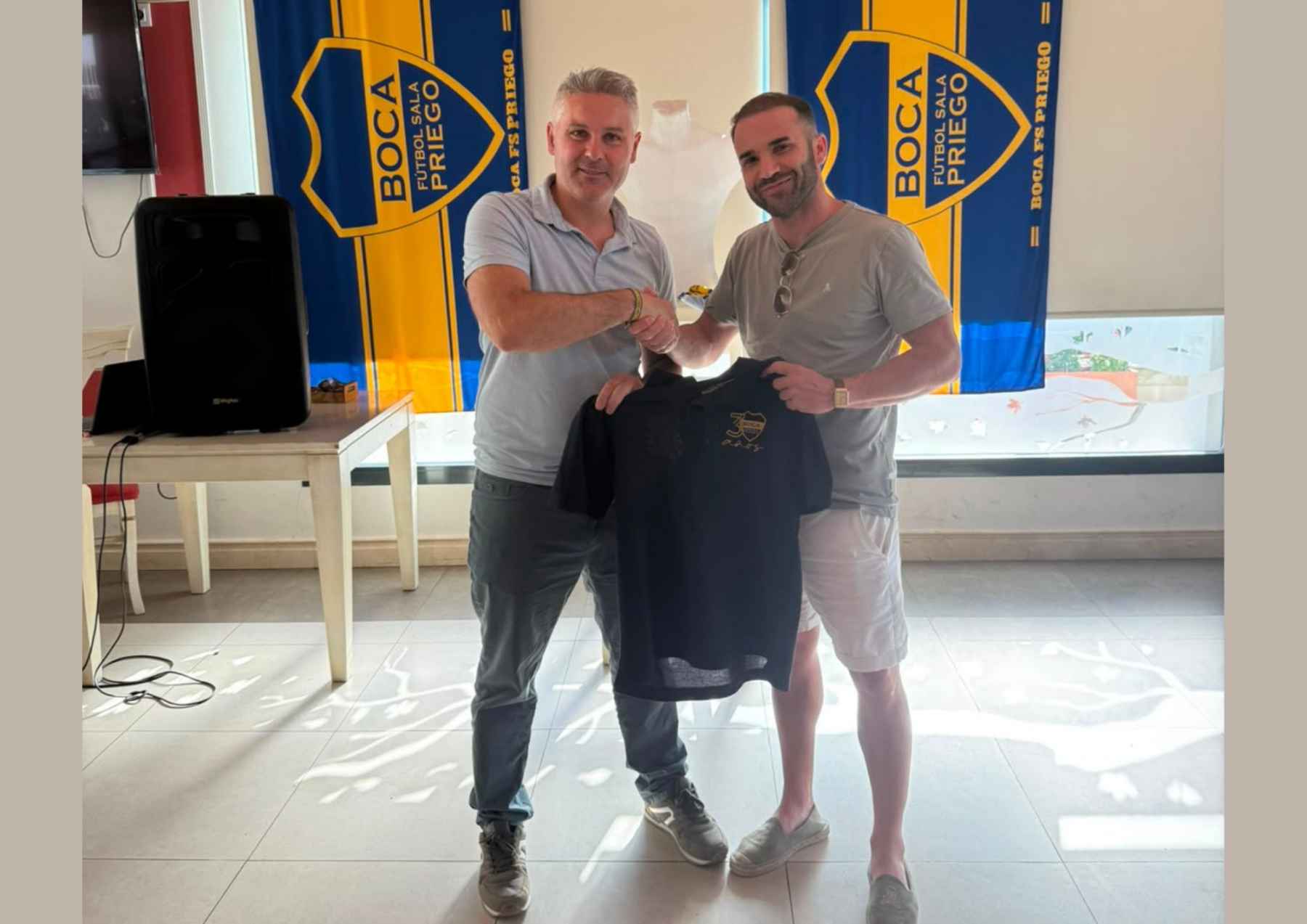 Rafael Rodríguez y Benjamín Román "Benji" sellando el acuerdo de continuidad.