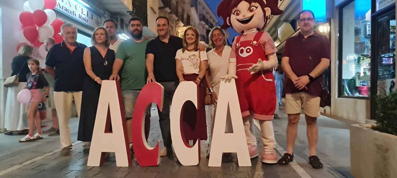 Representantes municipales y de ACCA en la apertura de la Noche Abierta.