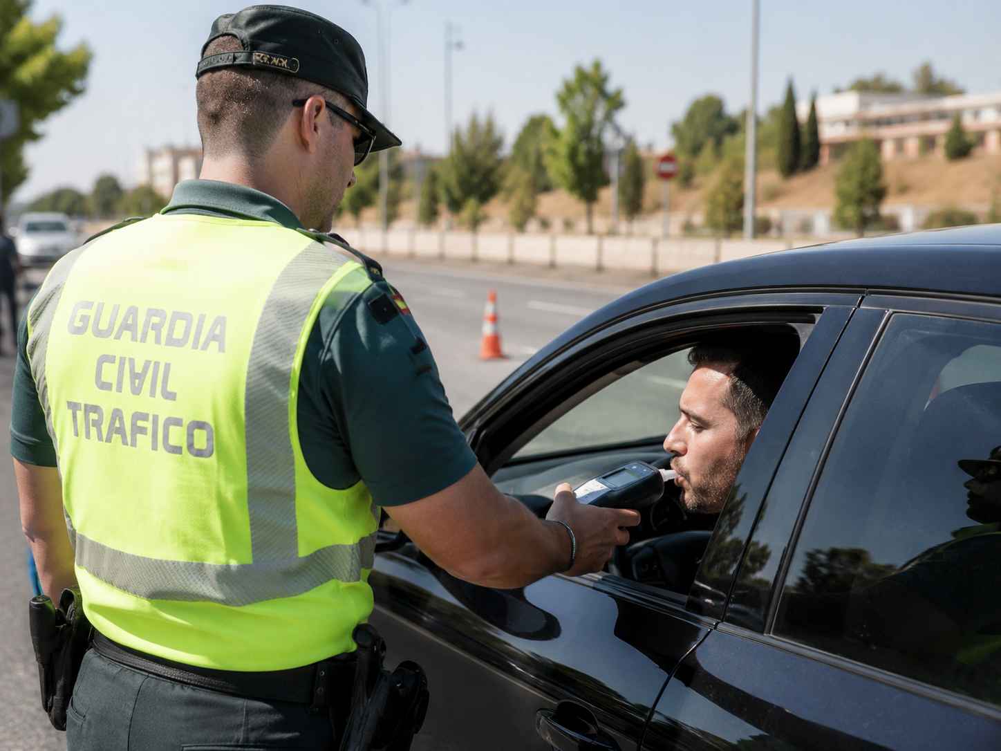 Control de alcoholemia en una carretera.