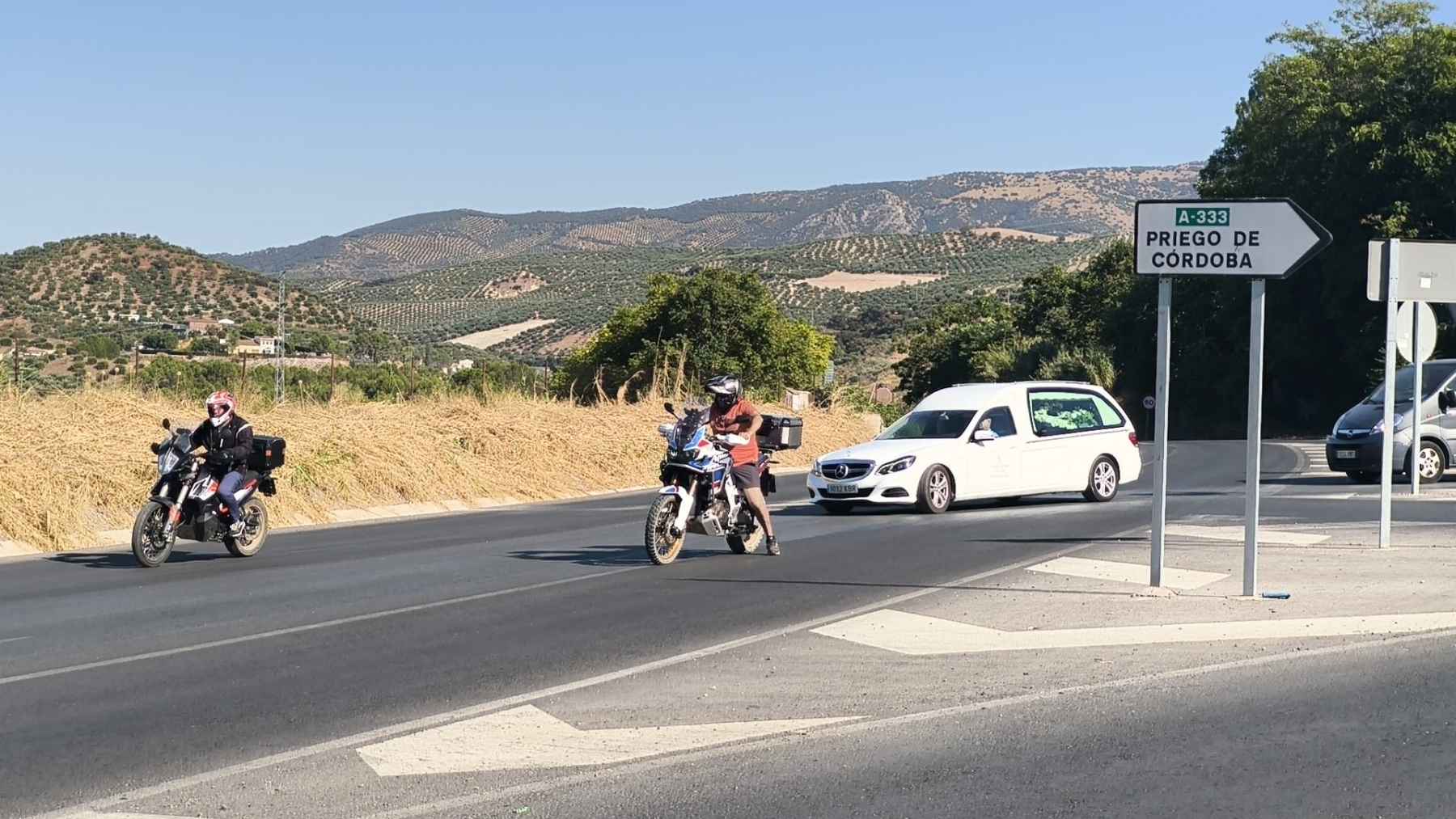 Más de 60 motociclistas acompañaron el cortejo fúnebre hasta El Esparragal.