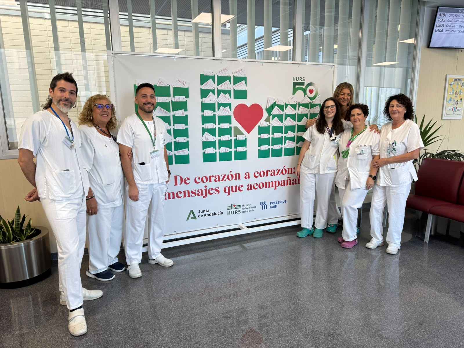 El Reina Sofía impulsa un mural de mensajes para acompañar a los pacientes de radioterapia.