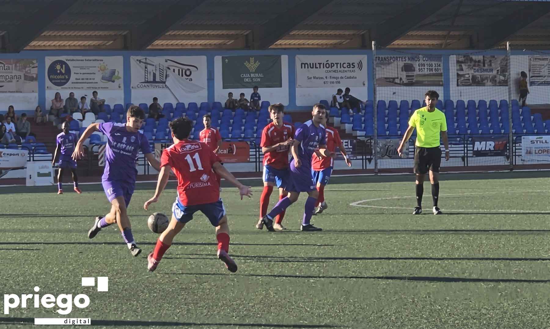 Un lance del partido entre el Priego CF y el FB La Rambla.