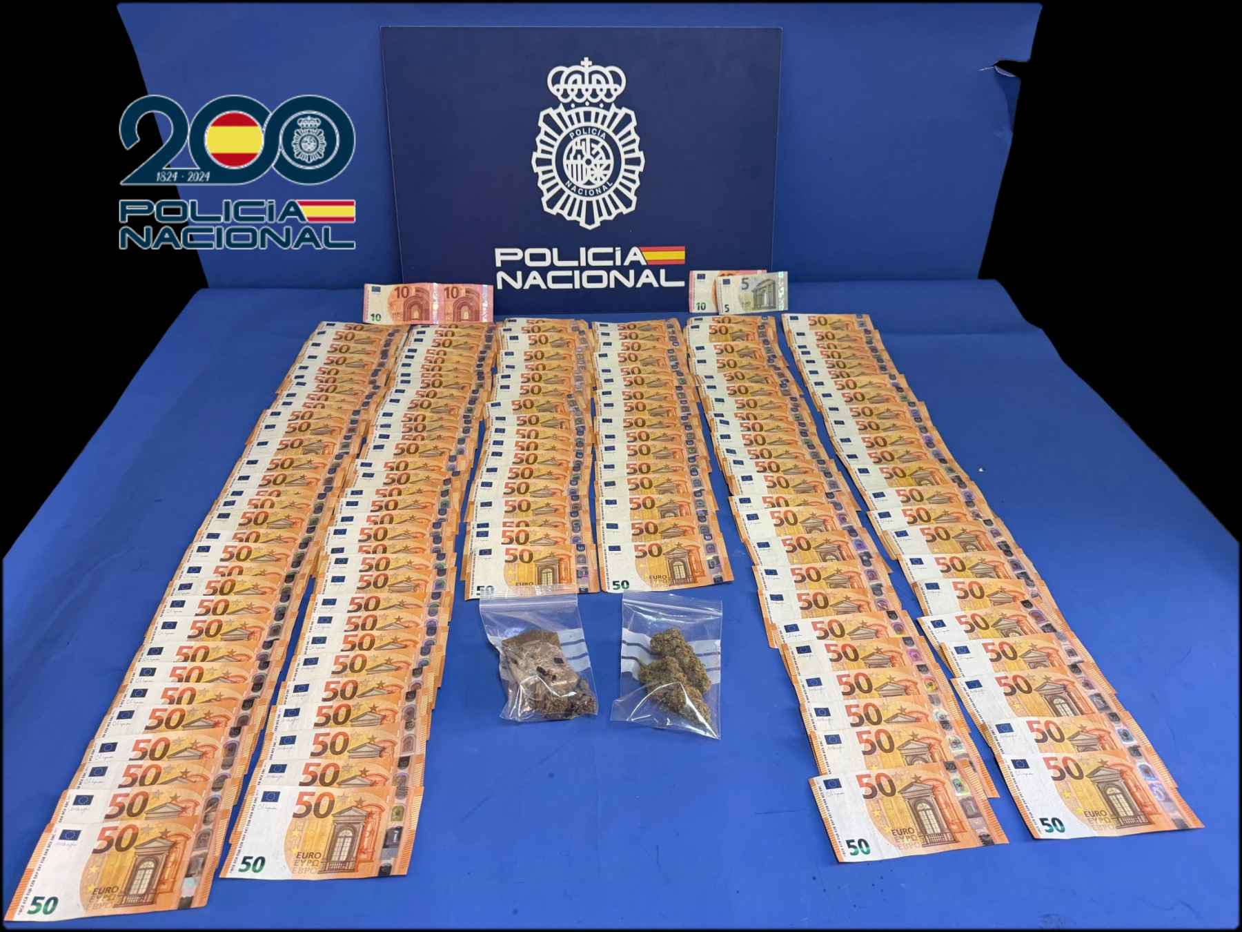 Dinero y droga intervenidos por la Policía Nacional en la operación «Mezquita».
