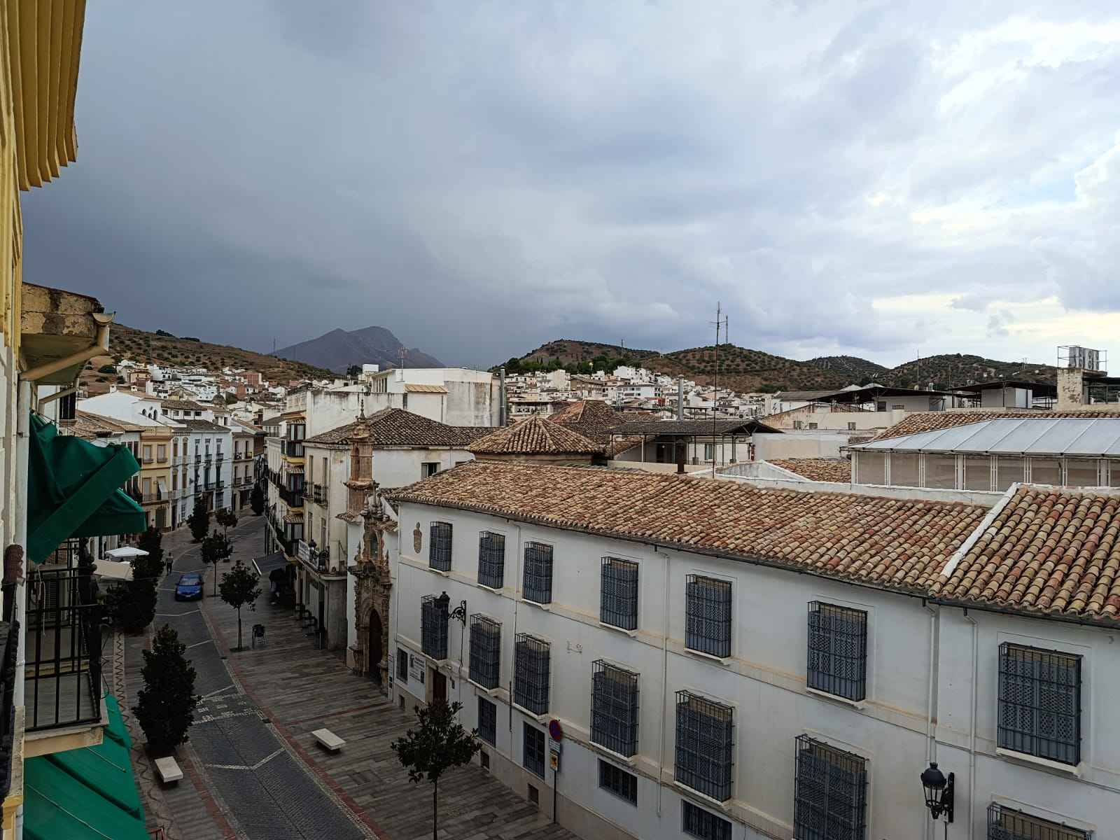 Aspecto del cielo en Priego de Córdoba a primera hora de la tarde.