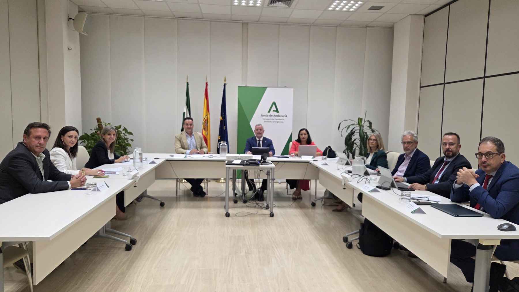 Reunión de la comisión de seguimiento del Centro de Alta Resolución de Priego, en Sevilla.