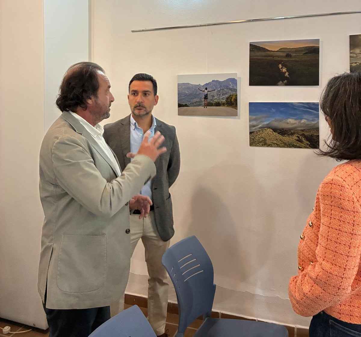 Visita a la exposición "Una mirada a las Sierras Subbéticas" en el Centro de Visitantes de Santa Rita.