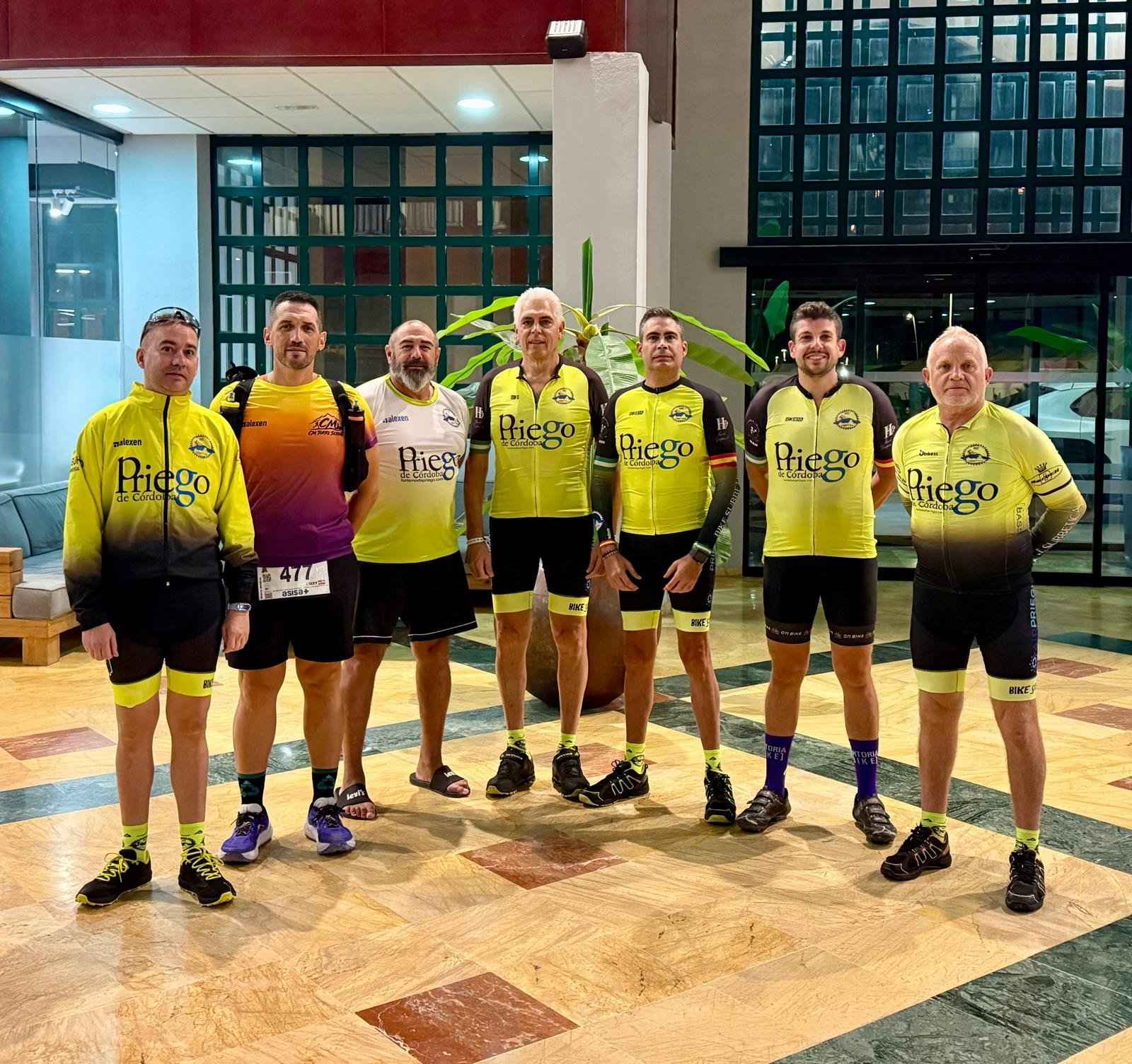 Integrantes del C.D. Bike Subbética en La Desértica.