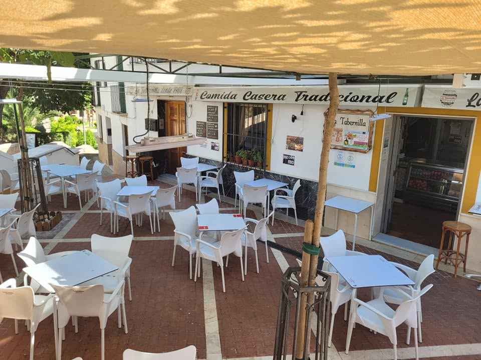 Terraza de La Tabernilla, junto a la Fuente del Rey.