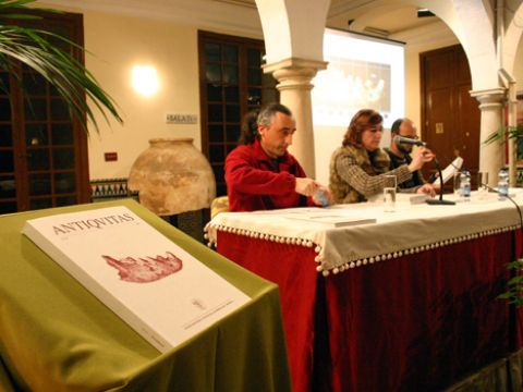 Acto de presentación del número 22 de Antiqvitas, celebrado en la sede del Museo Histórico Municipal. (Foto: R. Cobo)