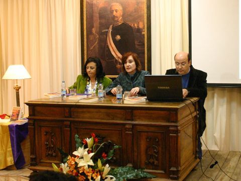 Carmen Ruiz, María del Mar Domene y Francisco Durán en el inicio del acto de presentación de la nueva publicación. (Foto: R. Cobo)