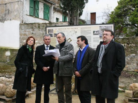Ortiz, Plata, Carmona, Dobladez y Tarrías en el patio de armas del Castillo. (Foto: R. Cobo)