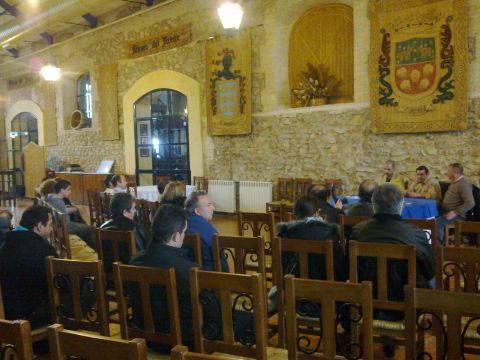 Imagen de la reunión celebrada en Cabra. (Foto: José Moreno)