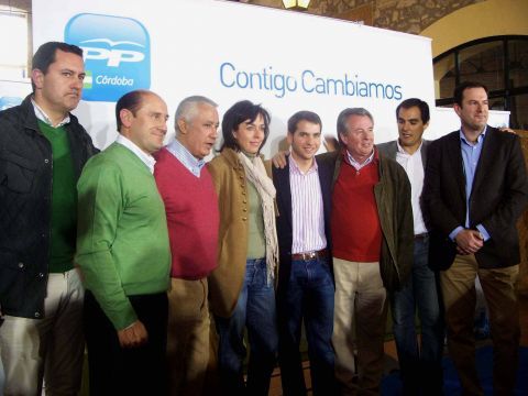 Priego, Arenas y Molina con otros alcaldables populares (Foto: J. Moreno)